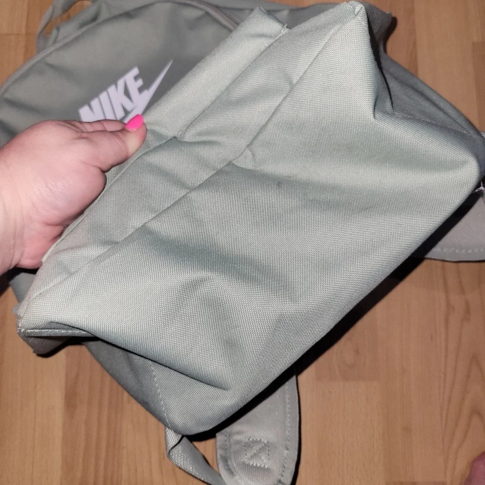 Nike Heritage Backpack Padded Adjustable Straps Laptop Sleeve Sage Green
